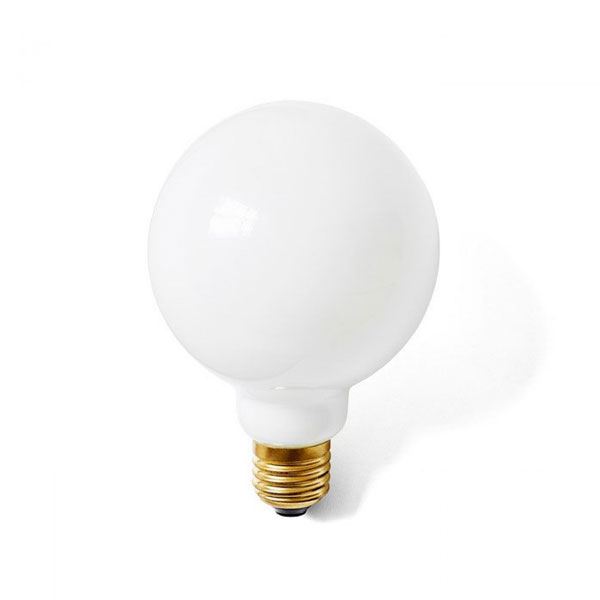 Globe Bulb LED 95 in Opal von MENU - Kaufen Sie noch heute bei AndLight