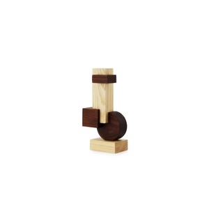 Normann Copenhagen Join Skulptur Medium, Karbonisierte Esche