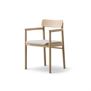 Fredericia Furniture Post Esstischstuhl M. Armlehne Eiche lackiert/Sunniva