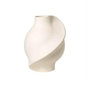Louise Roe Keramikvase Pirout 02, geschliffen, rohweiß